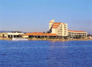 The Lakes Resort Hotel - Accommodation Australia